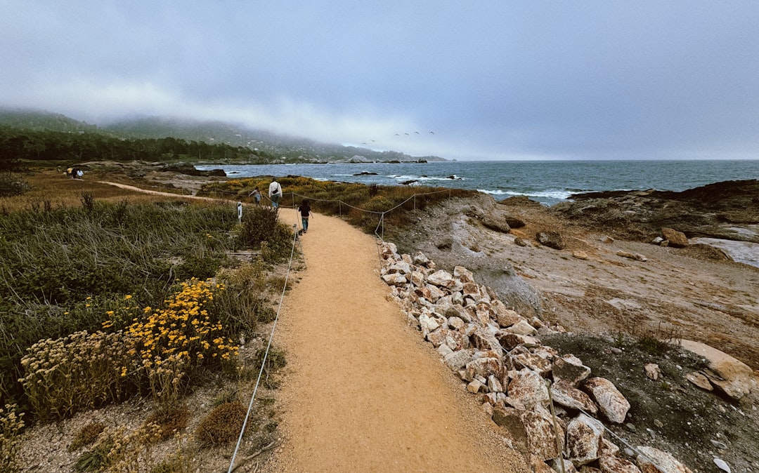Photo Walking outdoors